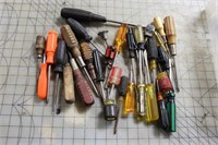 Assorted screwdrivers, craftsman, stanley & more