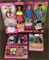 4 Barbie & Ken figures, accessories