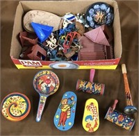 Vtg tin noise makers, army men/ knights lot