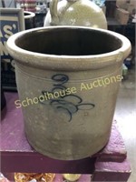 Bee 3 gallon crock chipped