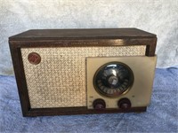 General Electric GE Model 212 Radio