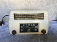 General Electric GE Model 201 Ivory White Radio