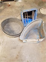 Corner feeder, colt feeder and 4 rubber feed pans