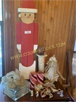 Wooden Santas and other holiday decorations