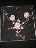 VINTAGE ROSE EARRING/NECKLACE SET IN BOX