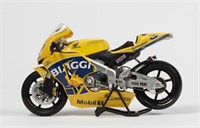 BIAGGI: A 1:4 scale Max Biaggi Honda RC211V by Min