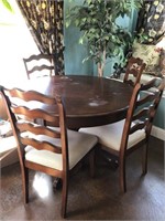 Wooden Round table w 4 chairs