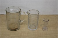 SELECTION OF VINTAGE GLASS MEASURING CUPS