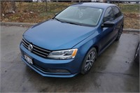 2016 Blu VW Jetta