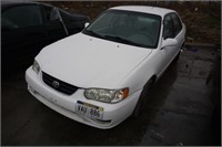 2001 Whi Toyota Corolla