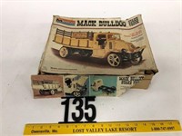 Mack Bulldog Stake Truck 1/24 Plastic model kit