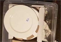 Dinner Plates 2 tote full Quanity 109 plates