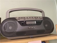 SONY PORTABLE RADIO / CD / CASSETTE