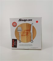 Snap-on Cutting board utensil set