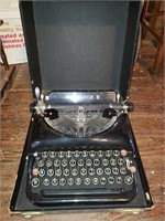 1937 REMINGTON 5 TYPEWRITER IN BOX