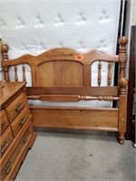 BROYHILL QUEEN OR FULL COMPLETE BED