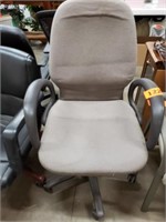 GRAY COMPUTER OFFICE CHAIR