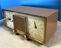 Vintage 1960 Zenith Model G516L Clock Radio