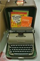 Remington Quiet - Writer Typewriter in Case