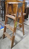 4' wooden step ladder