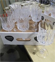 12 medium crystal wine glasses
