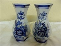 Delft's Hexagonal Vases