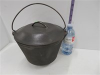 Cast iron pot with lid, 9 dia