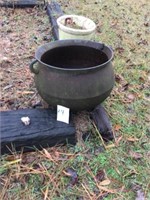 Iron Gyspsy Flower Pot (15" Dia ~)