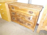 Oak Antique 3 Drawer Dresser, 43"Wx19"Dx32"H.