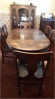 Dineing room table and 6 chairs. Table 73"x42"
