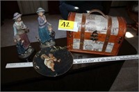 2 Statues, Numbered Plate & Small Decorative Trunk