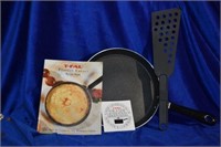 New Crepe Pan by T-Fal with Spatula