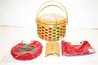 2003 Christmas Collection Caroling Basket w/ Lid,