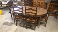 Dining Room Table w 2 Leaves & 6 Chairs