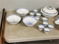 set of Blue & white ware dishes - approx 37pc