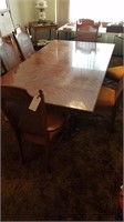 BROYHILL DINNING ROOM TABLE W/ 1 LEAF & 6 CHAIRS