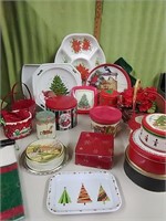 Cookie trays, tins & baskets