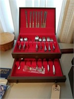 SERVICE FOR 8 STAINLESS SILVERWARE