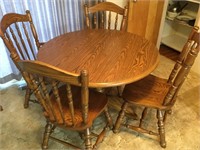 42 inch round oak table(w/out leaf),With leave