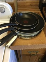 Frying pans, pizza plate