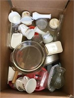 Large box of Pyrex glassware and miscellaneous