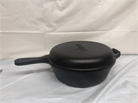 Lodge cast iron skillet with lid