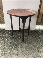 Nice early round oak table small size(PICKUP ONLY)