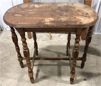 Oval entry table measures 32in x 20in x 29in