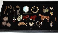 Vintage Jewelry Brooches, Pins & Clip-On Set