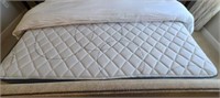 KING MATTRESS W/BOXSPRINGS