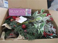CHRISTMAS LEAFS&DECOR BOX FULL
