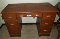 MAPLE KNEEHOLE DESK