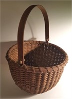 Lovely primitive gathering basket with handle