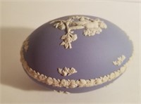 Vtg Cameo Wedgwood porcelain trinket box
